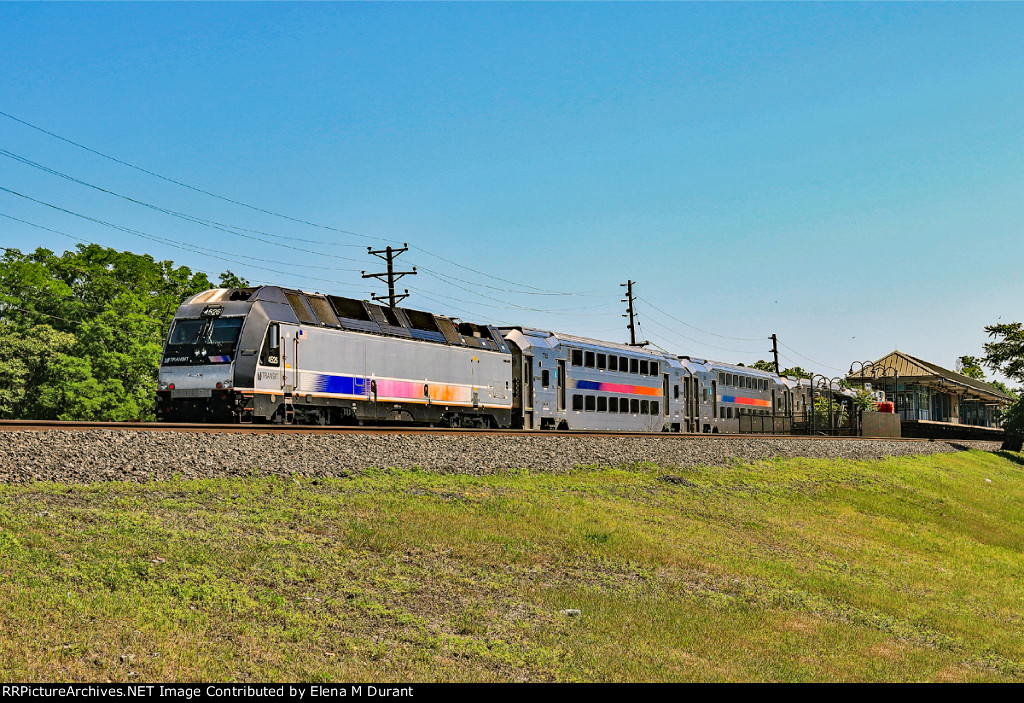 NJT 4526 on train 5512